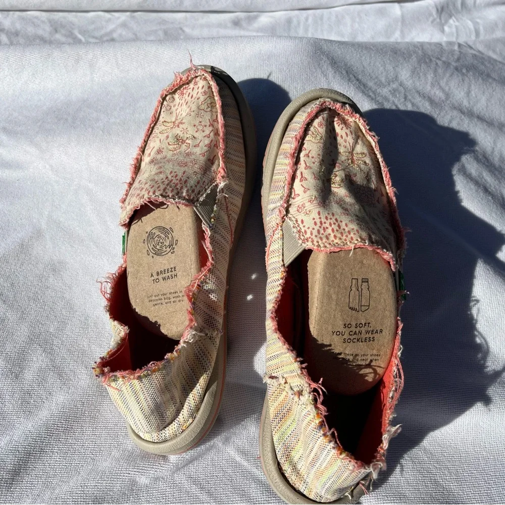 Sanuk Casual Frayed Shoe in Cream & Peach Design - Picture 4 of 6